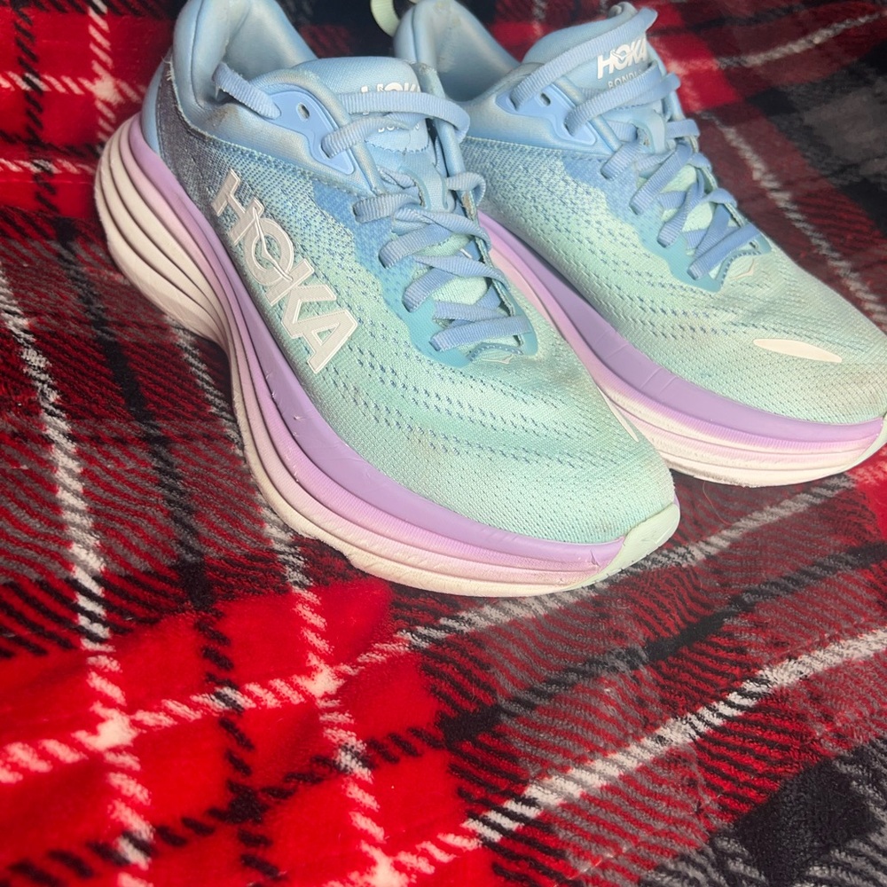Women’s size 5.5 Hoka Bondi 8’s